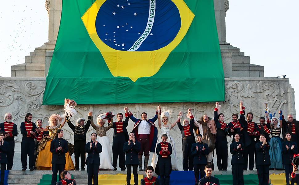 Encenação sobre o Auto da Independência chamada "Grito do Ipiranga" com os atores Murilo Rosa (Dom Pedro I), Deborah Secco (D. Leopoldina) e Renato Borghi José Bonifácio),  no Parque da Independência, no Ipiranga em São Paulo