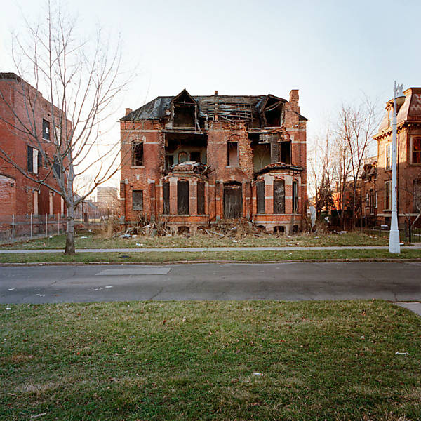 100 Abandoned Houses