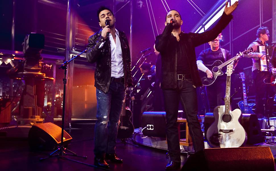 A dupla Zeze Di Camargo e Luciano durante gravação do "Programa do Jô"