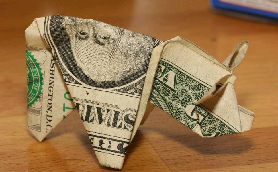 Origamis de porquinho em dinheiro