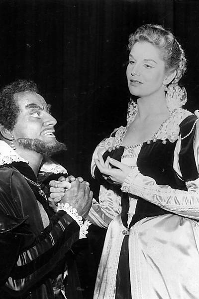 Tônia Carrero e Paulo Autran em cena de "Otelo", em 1956