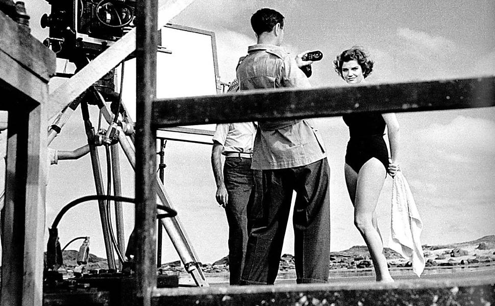 Tônia Carrero com o diretor de fotografia Ray Sturgess durante gravação do filme "Appassionata", em foto extraída do livro "Vera Cruz - Imagens e História do Cinema Brasileiro", de Sérgio Martineli
