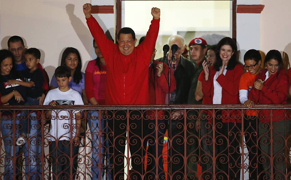 Chávez é reeleito na Venezuela