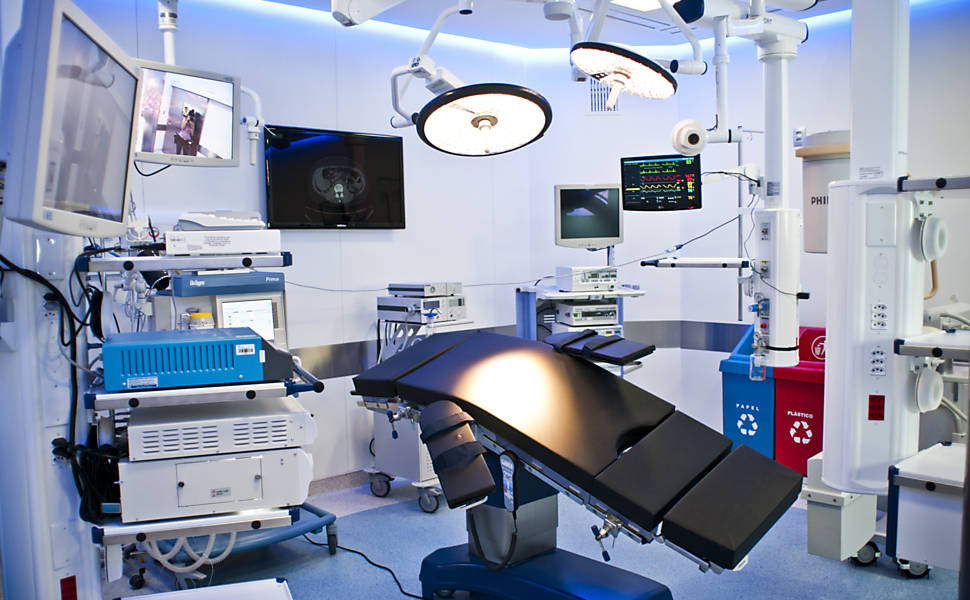 Sala de cirurgia de ponta do Hospital das Clínicas para procedimentos na área de urologia

