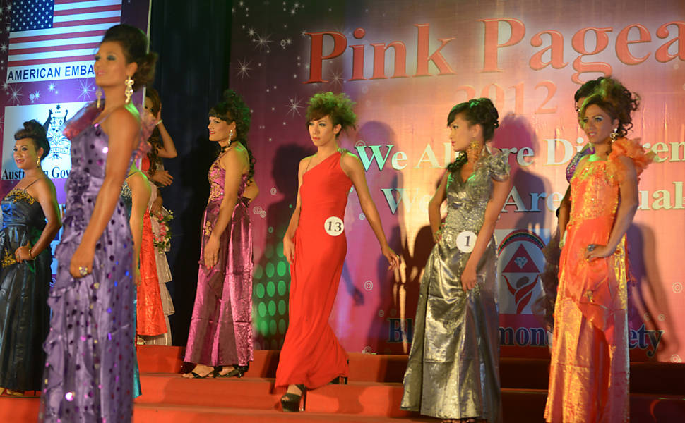 Transexuais participam de concurso no Nepal