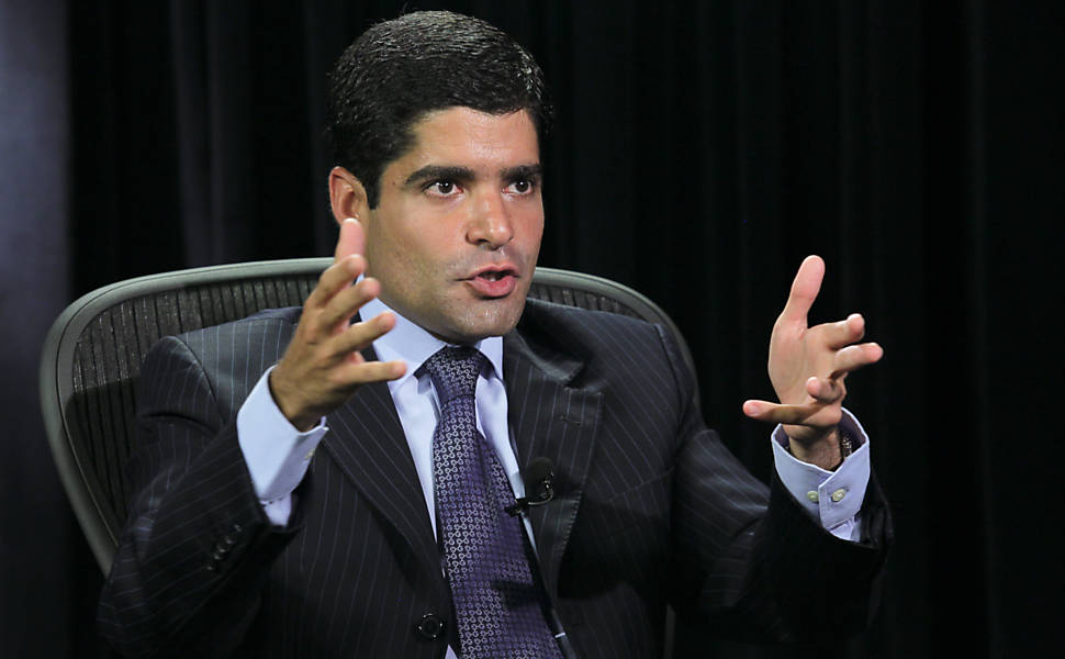 O prefeito eleito de Salvador, ACM Neto, participa do programa "Poder e Política - Entrevista", conduzido pelo jornalista Fernando Rodrigues 