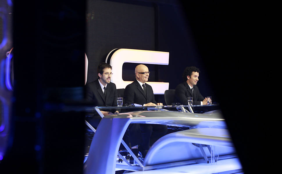 Rafinha Bastos, Marcelo Tas e Marco Luque comandam a bancada do programa em 2009