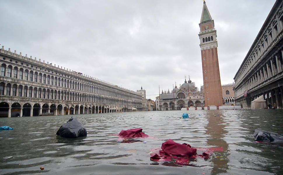 Chuva forte alaga 70% de Veneza