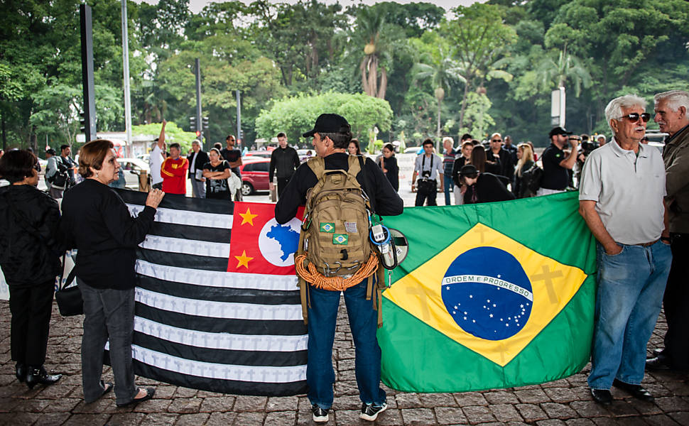 Protesto de PM e familiares na av.Paulista