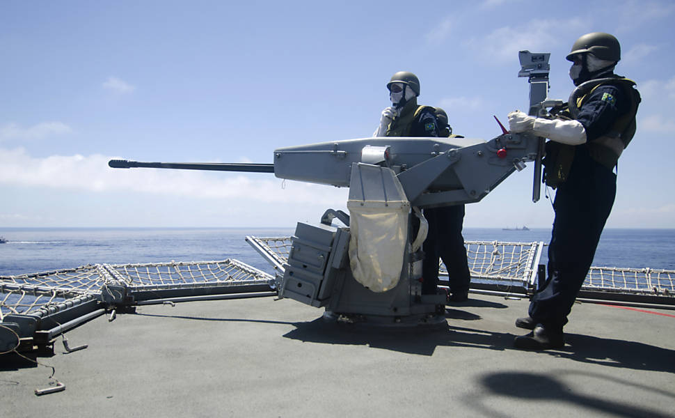 Marinha, Exército e Aeronáutica participam da operação Atlântico III, em que simulam ataques 