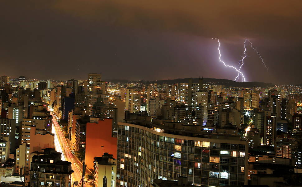 Raio cai na zona norte de Sao Paulo