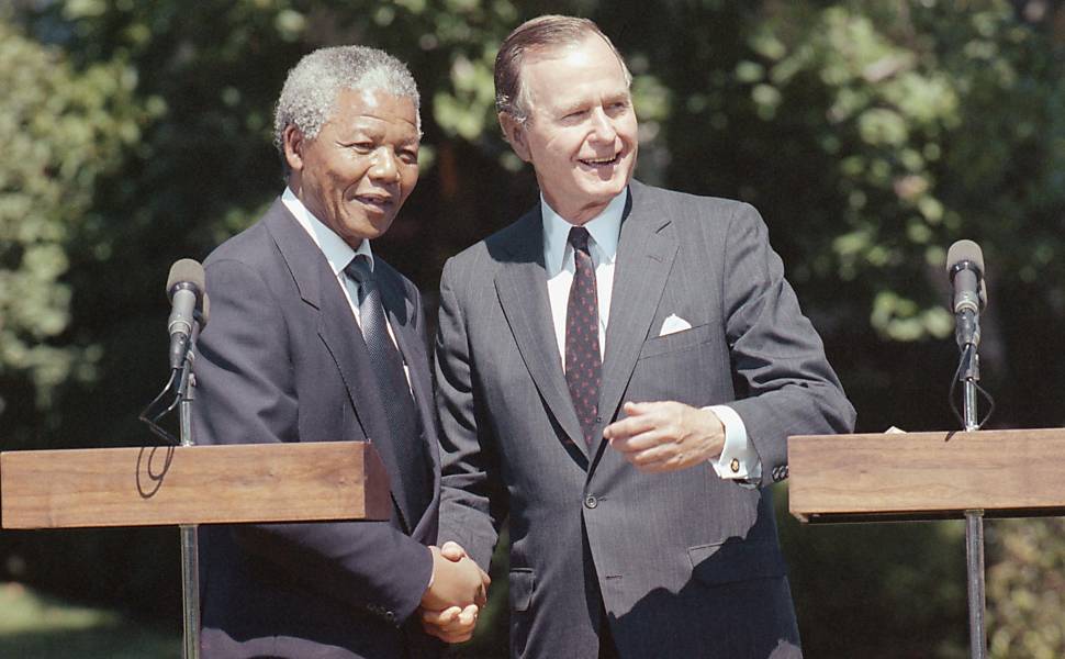 Então presidente dos EUA, George H. W. Bush, recebe Nelson Mandela na Casa Branca em 1990