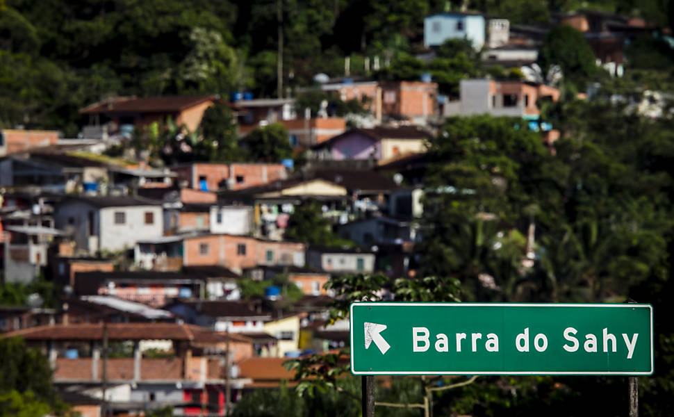 Favela em São Sebastião, no litoral de SP