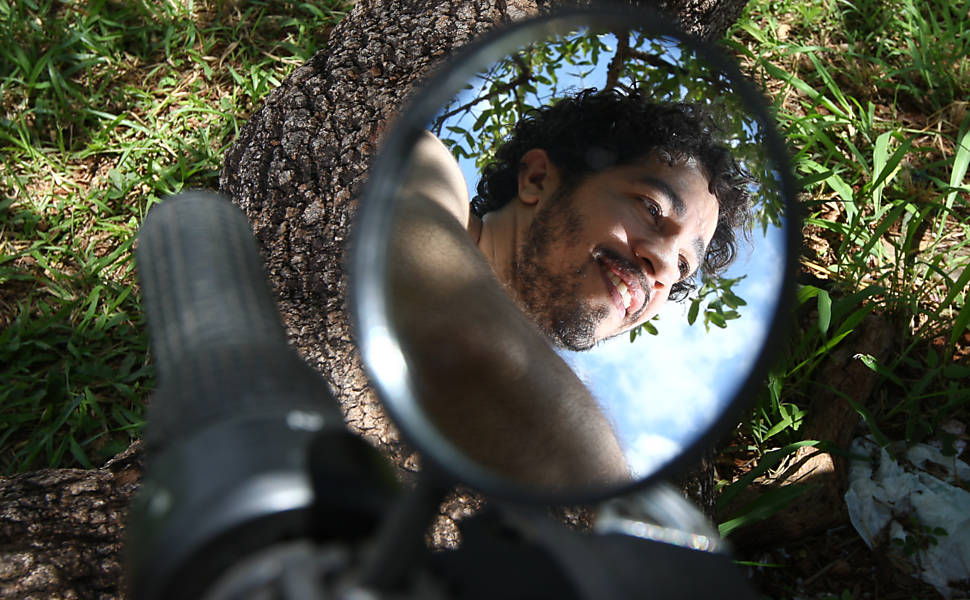 O reflexo de Wyllys, 37, que dá aula em faculdades além da atividade política