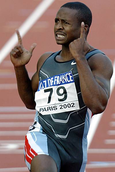 Ex-noivo de Marion Jones, Tim Montgomery chegou a ser recordista mundial dos 100 m com o tempo de 9s78, em 2002. Dois anos depois, porém, foi flagrado em exame antidoping durante eliminatórias para os Jogos Olímpicos de 2004, em Atenas. Foi suspenso por quatro anos e teve cassado seus títulos e marcas