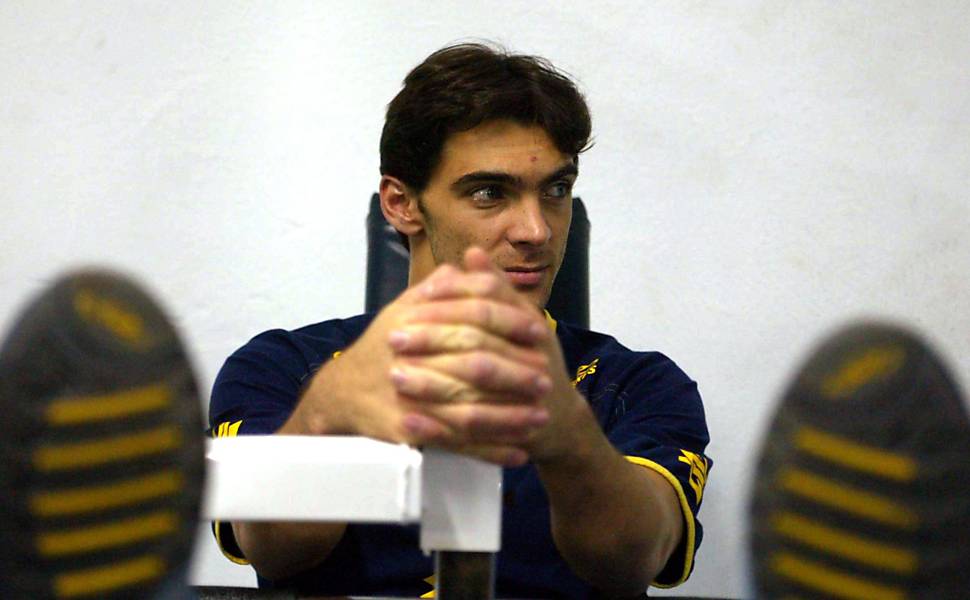 Giba, então com 26 anos, recebeu pena de oito jogos de suspensão do vôlei e foi multado em 3.000 euros. Como jogador do Ferrara, ele havia testado positivo para Canabis sativa (nome científico da maconha) em exame antidoping realizado no dia 15 de dezembro de 2002 