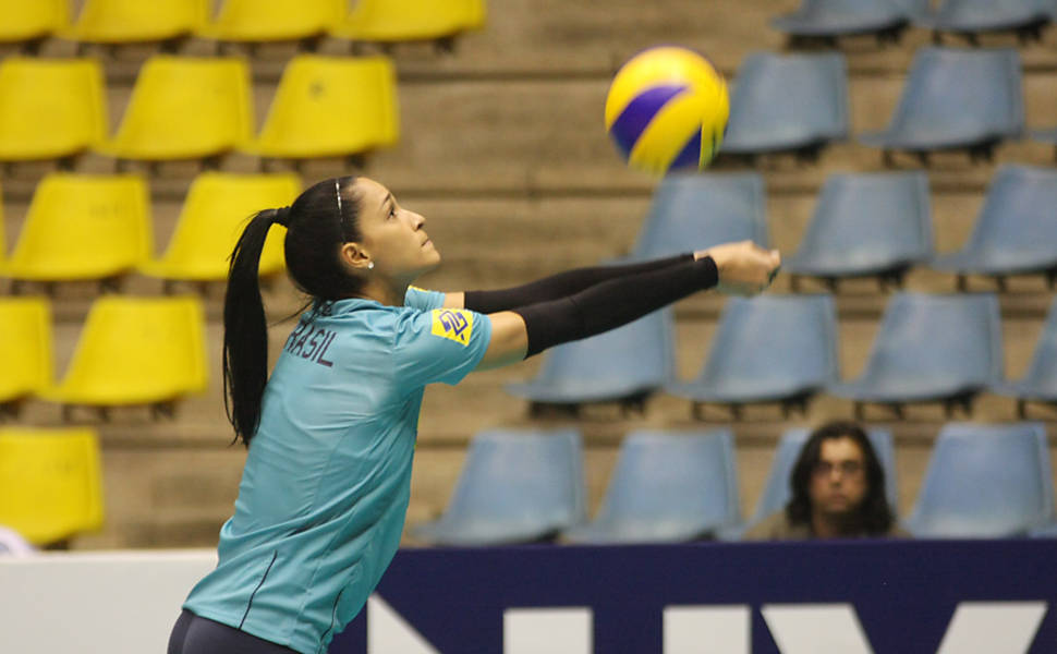 A ponta Jaqueline, que foi cortada da seleção brasileira de vôlei que disputou os Jogos Pan-Americanos-2007. A atleta, então no Jesi (ITA), foi pega no exame antidoping por uso de sibutramina, substância que serve para moderar o apetite, durante a final do Campeonato Italiano; brasileira acabou suspensa 