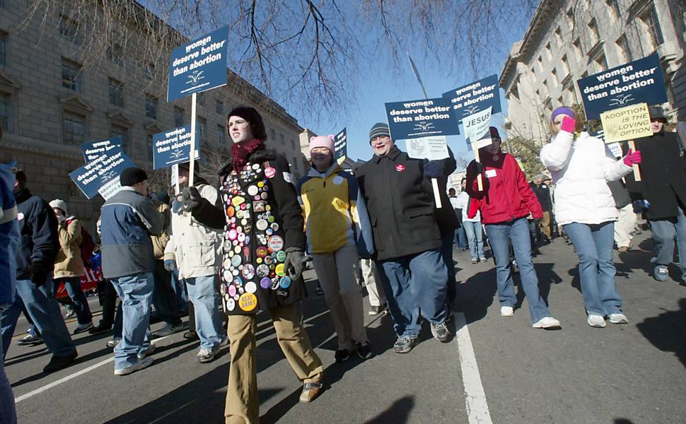 Manifestantes anti-aborto marcham em Washington para lembrar o 30º aniversário da decisão do caso Roe ?versus? Wade