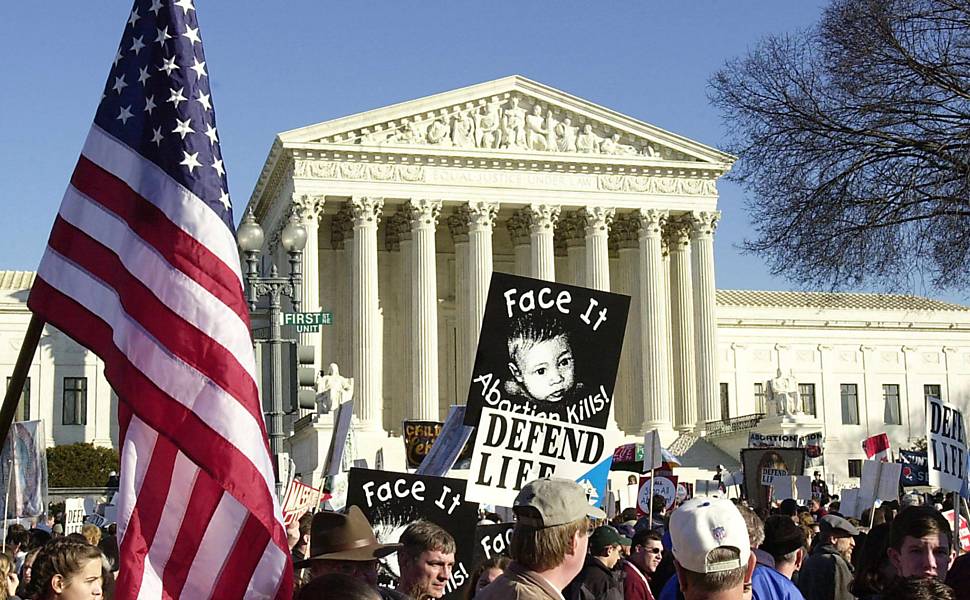 Ativistas anti-aborto fazem protesto em frente a Suprema Corte dos EUA, em Washington