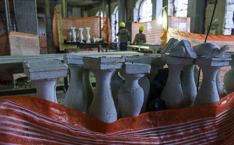 Material de obra do Hotel Glória, em 2013