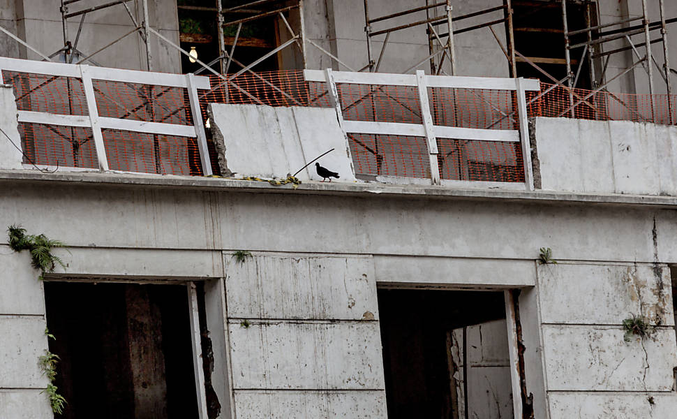 Detalhe da fachada em obras do hotel, em 2013