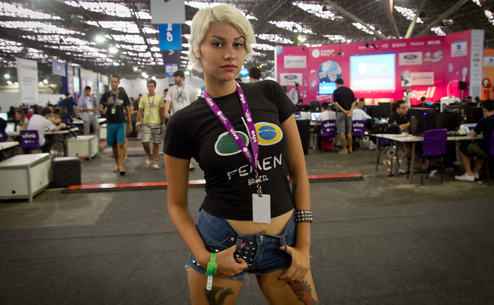  Sara Winter, então integrante do grupo feminista Femen, durante a Campus Party de 2013, encontro de tecnologia em São Paulo