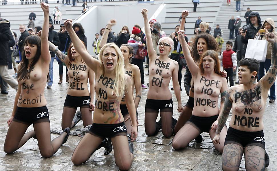 Ativistas do Femen protestam em Paris