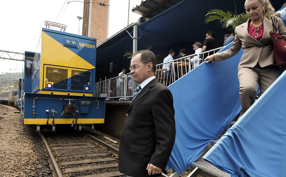 O ministro dos Transportes, Paulo Sérgio Passos, esteve presente na apresentação da nova locomotiva no distrito de Paranapiacaba, no município de Santo André