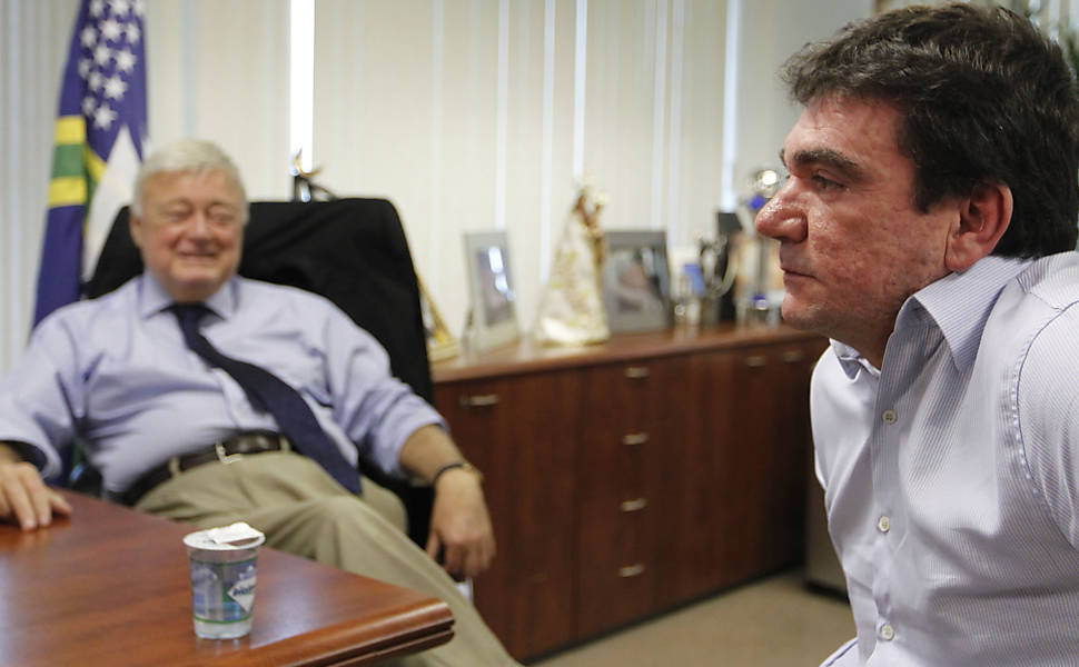 O então presidente da Confederação Brasileira de Futebol (CBF), Ricardo Teixeira, e o presidente do Corinthians, Andrés Sanchez, na sede da CBF, em 25 de novembro de 2011, no Rio