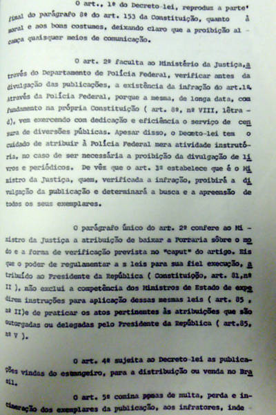 Documento assinado pelo então ministro da Justiça, Alfredo Buzaid, descreve decreto que impõe censura prévia a propagandas, espetáculos, publicações internacionais, entre outros <a href="www1.folha.com.br/especial/2013/folhatransparencia/">Veja lista de documentos</a> 