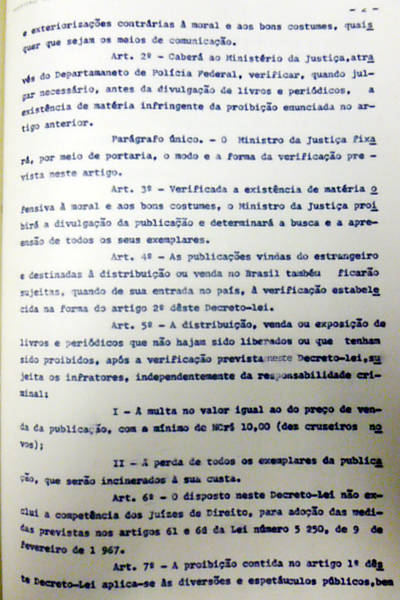 Documento assinado pelo então ministro da Justiça, Alfredo Buzaid, descreve decreto que impõe censura prévia a propagandas, espetáculos, publicações internacionais, entre outros <a href="www1.folha.com.br/especial/2013/folhatransparencia/">Veja lista de documentos</a> 