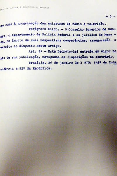 Documento assinado pelo então ministro da Justiça, Alfredo Buzaid, descreve decreto que impõe censura prévia a propagandas, espetáculos, publicações internacionais, entre outros <a href="www1.folha.com.br/especial/2013/folhatransparencia/">Veja lista de documentos</a> 