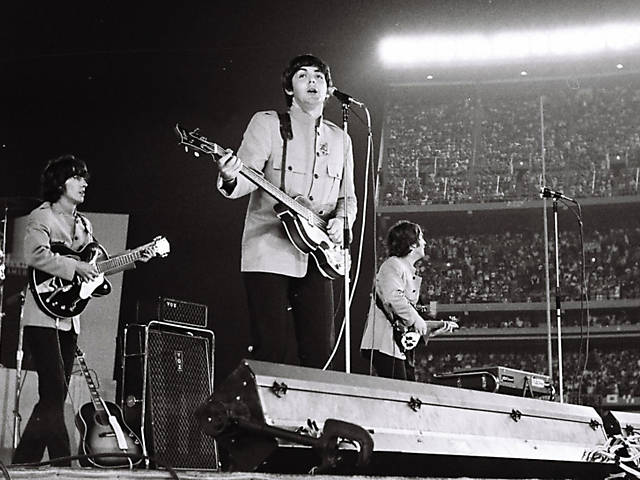 Weinstein foi um dos dois fotógrafos que conseguiram acesso à área do palco durante a apresentação da banda no Shea Stadium em 15 de agosto de 1965