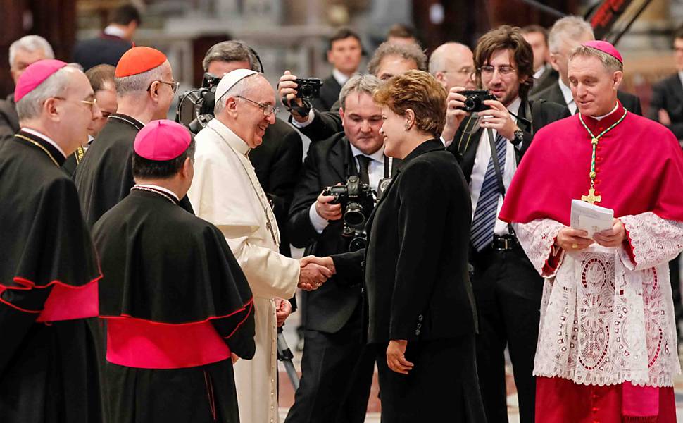 Autoriadades assistem a missa do papa Francisco