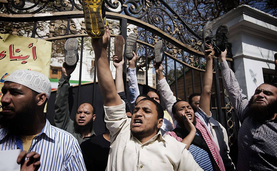 Protesto na casa de diplomata iraniano no Egito