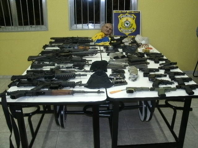 Polícia Federal apreende arsenal de armas e munições