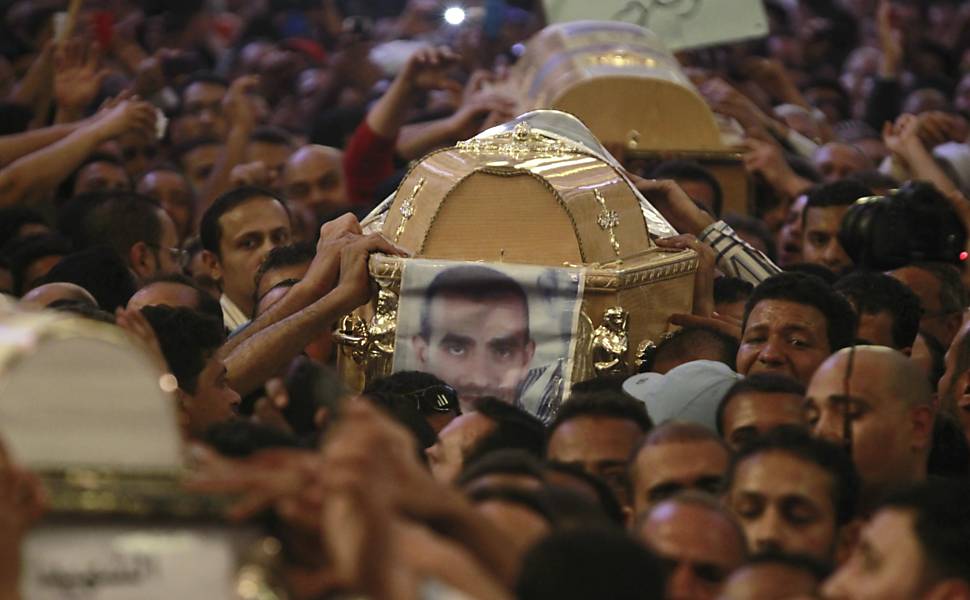 Enterro de cristãos mortos no Egito
