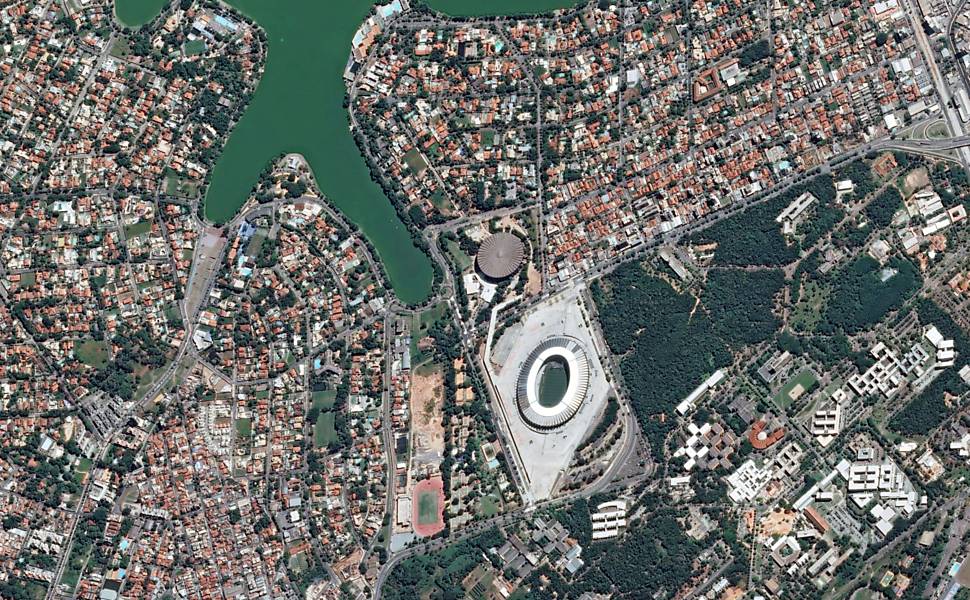Estádios via satélite