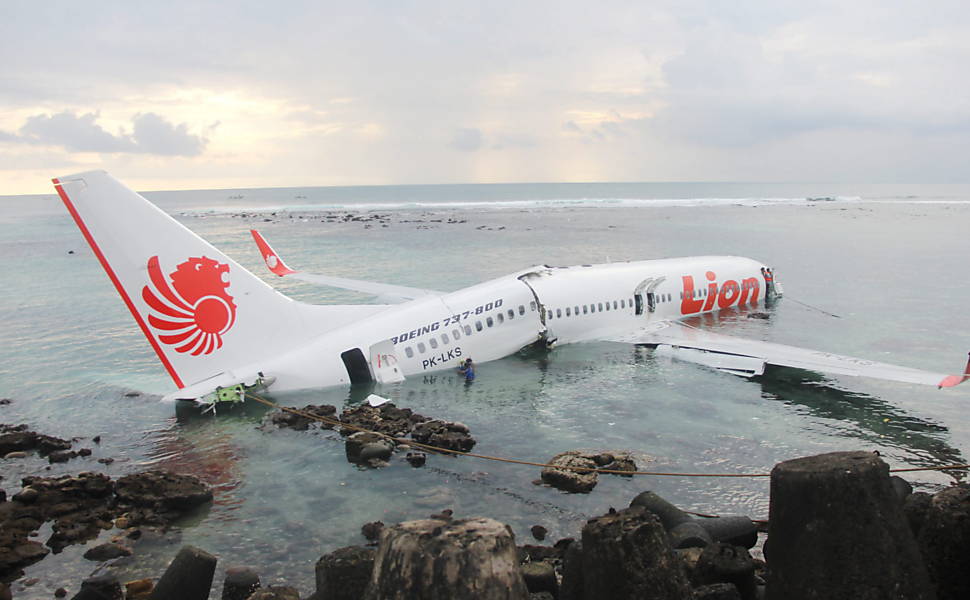 Acidente de avião na Indonésia