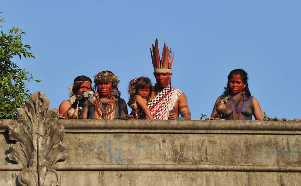 Índios invadem aldeia Maracanã