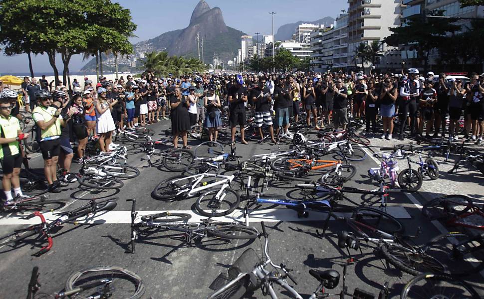 Ciclistas protestam no Rio