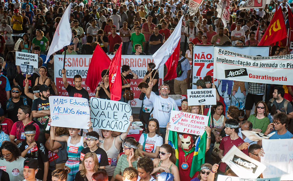 Professores protestam em São Paulo