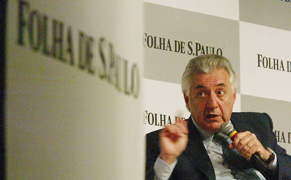 Guilherme Afif Domingos durante debate promovido pela Folha