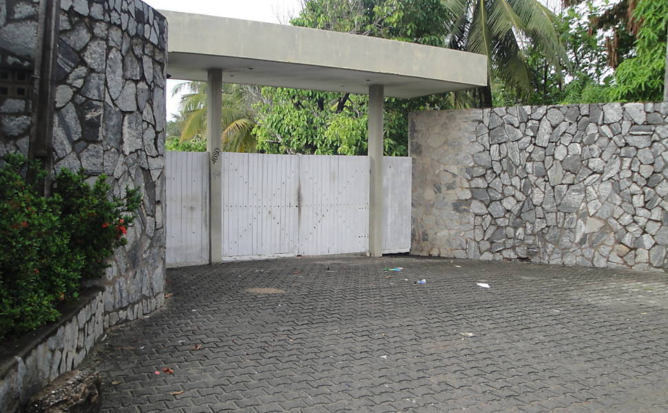 Fachada da casa onde foram encontrados mortos o empresário e a namorada em 1996 