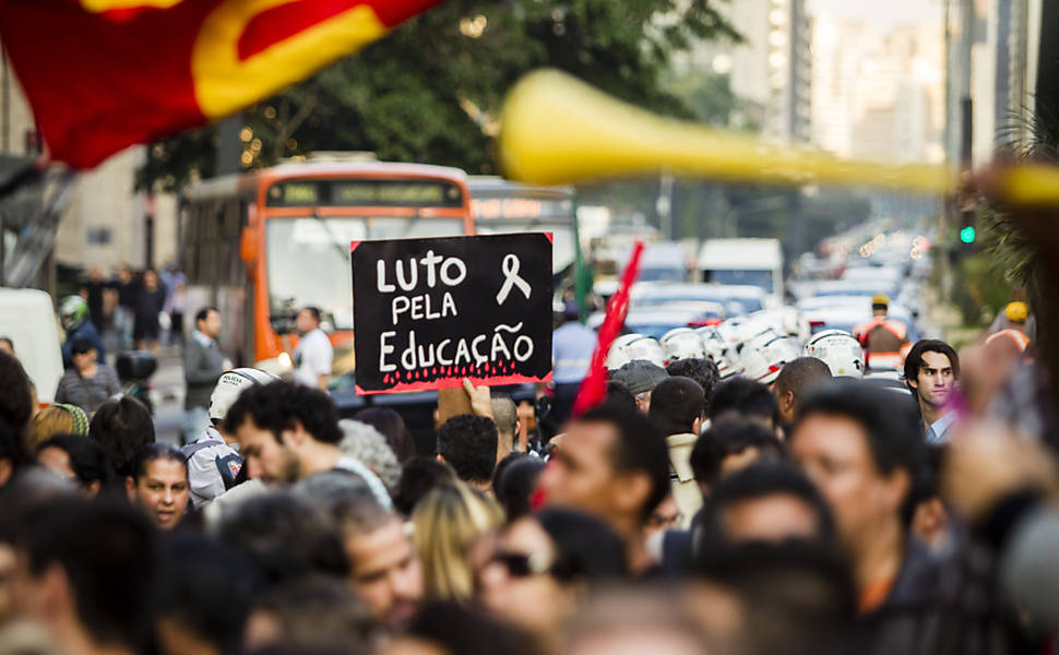 Professores estaduais protestam em São Paulo