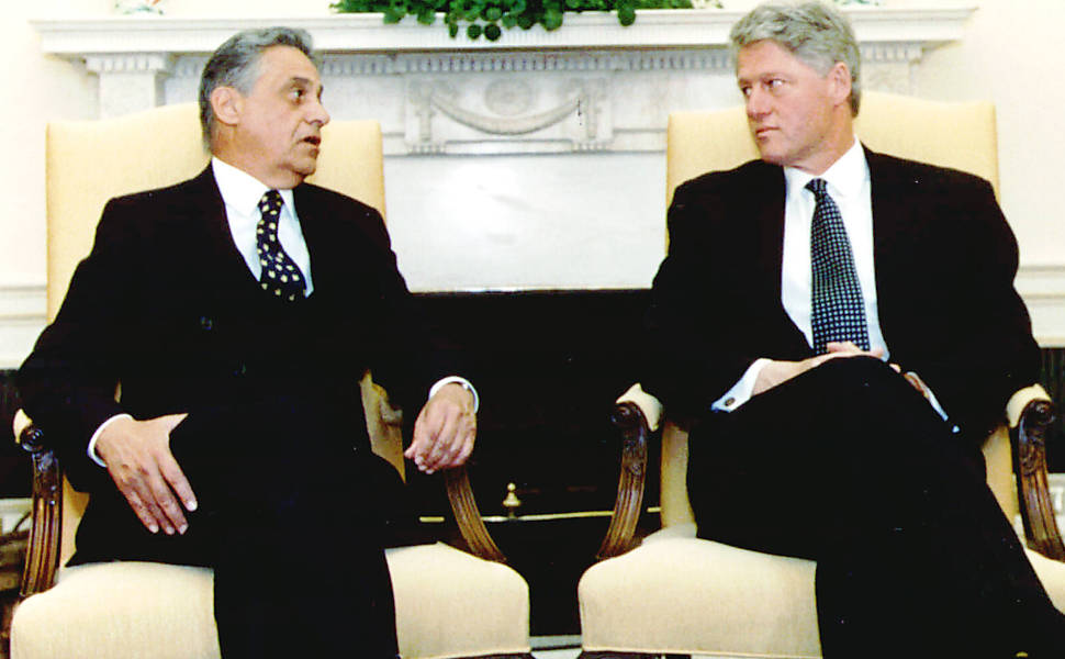 Fernando Henrique Cardoso durante encontro com o ex-presidente americano Bill Clinton no Salão Oval da Casa Branca em 1995
