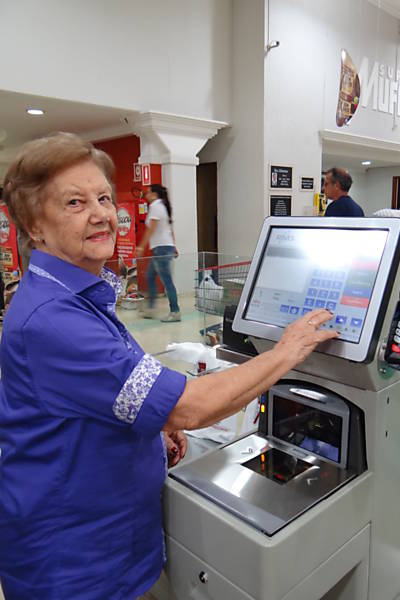 Rede de supermercados do Paraná inaugura autocaixa