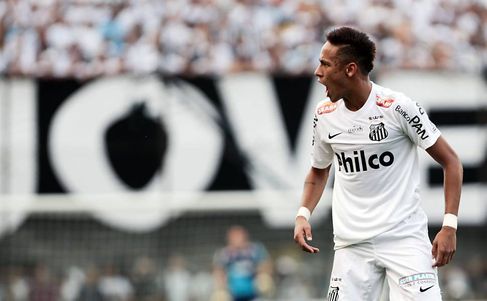 9 anos de Neymar no Santos em 9 fotos