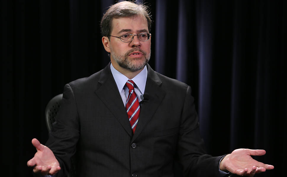 O Ministro do Supremo Tribunal Federal, Dias Toffoli, em entrevista no estudio da TV Folha/UOL em Brasilia, em 2013