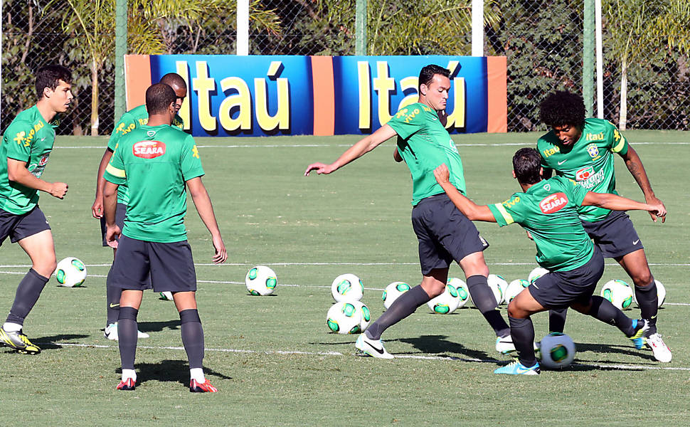 Treino da seleção brasileira - 11.jun.13